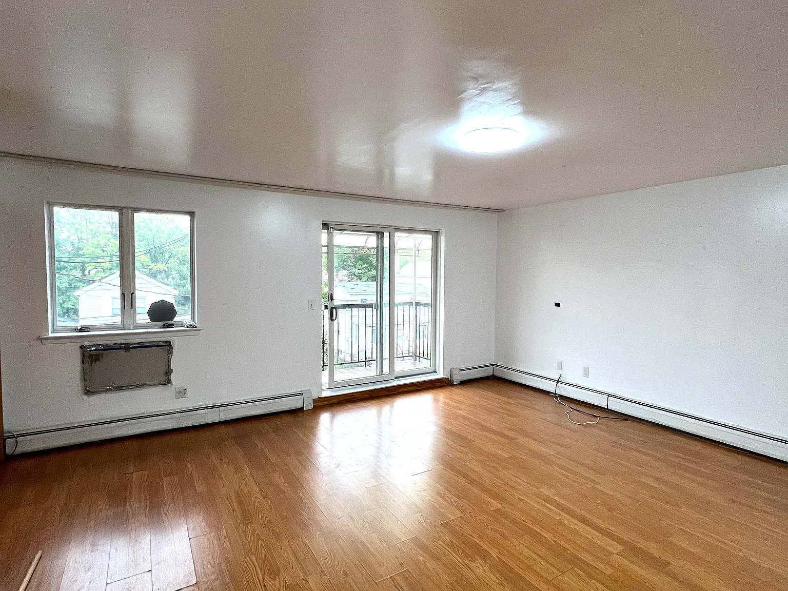 3 bed, 1.5 bath, 1200 sqft, $3,100 — Photo 2