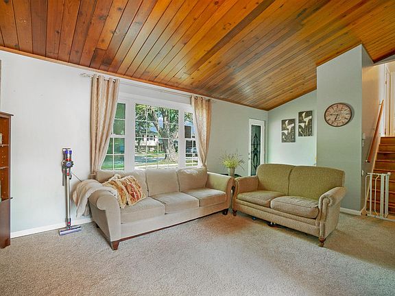 2nd image of 1034 N Oakwood St