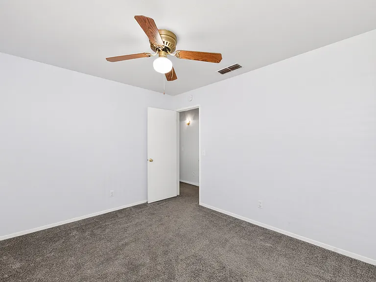 2476 N Berlin Ave — Photo 43