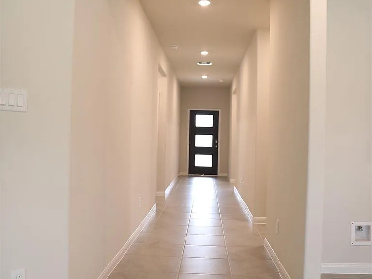 523 Ellwood Ter — Photo 2