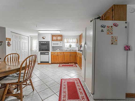 4th image of 123 N Elm St
