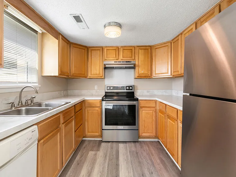 1121 Alice Dr #8 — Photo 17