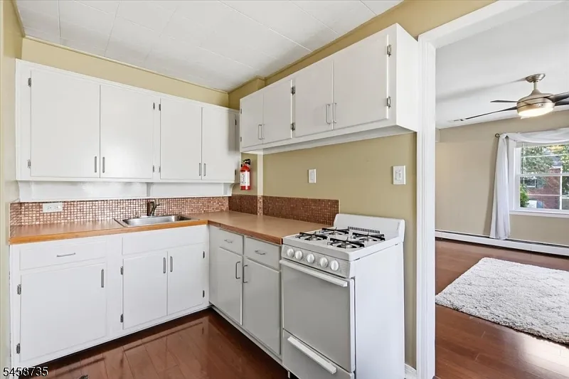 2 bed, 1.0 bath, $1,800 — Photo 4