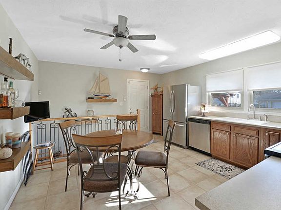 3rd image of 2221 S Earl Ave