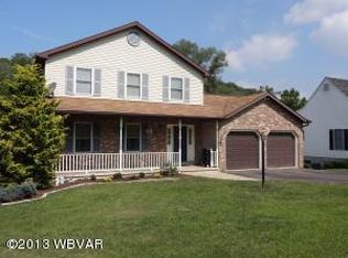 29 Woodbryn Dr, Williamsport, PA 17701