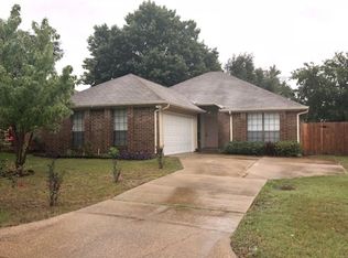 2204 Turf Club Dr, Arlington, TX 76017