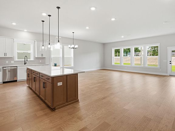 5th image of 76 Barrie Ct