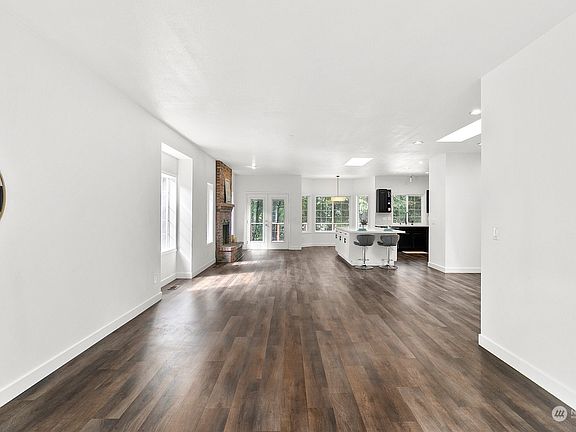4th image of 6806 65th Avenue W