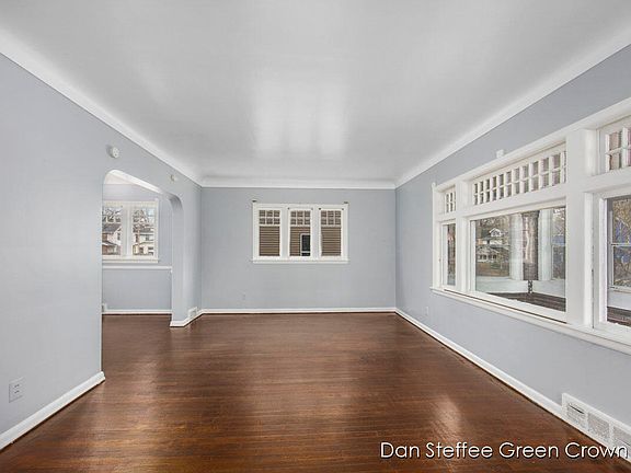 3rd image of 1323 Hall St SE