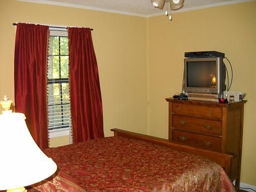 5th image of 389 Oak Hill Dr
