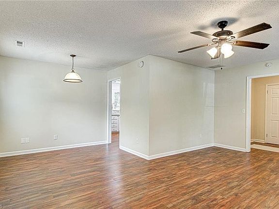 4th image of 5211 Amberhill Dr