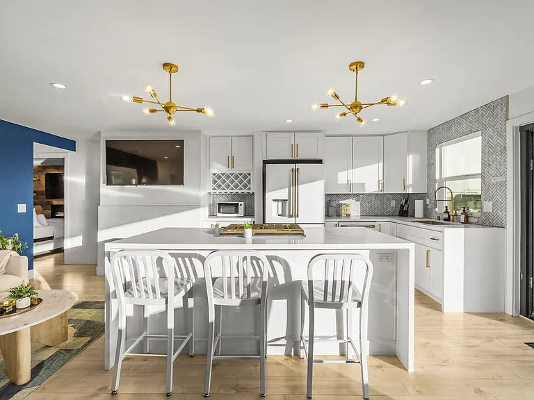 2125 W California St — Photo 27