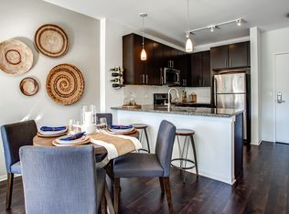 1717 Ridge Ave APT 607, Evanston, IL 60201