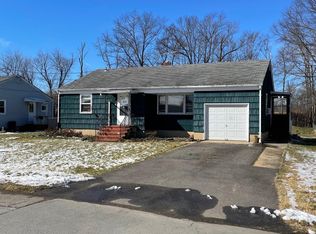 8 Philyet Dr, East Windsor, NJ 08520