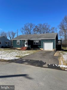 8 Philyet Dr, East Windsor, NJ, 08520