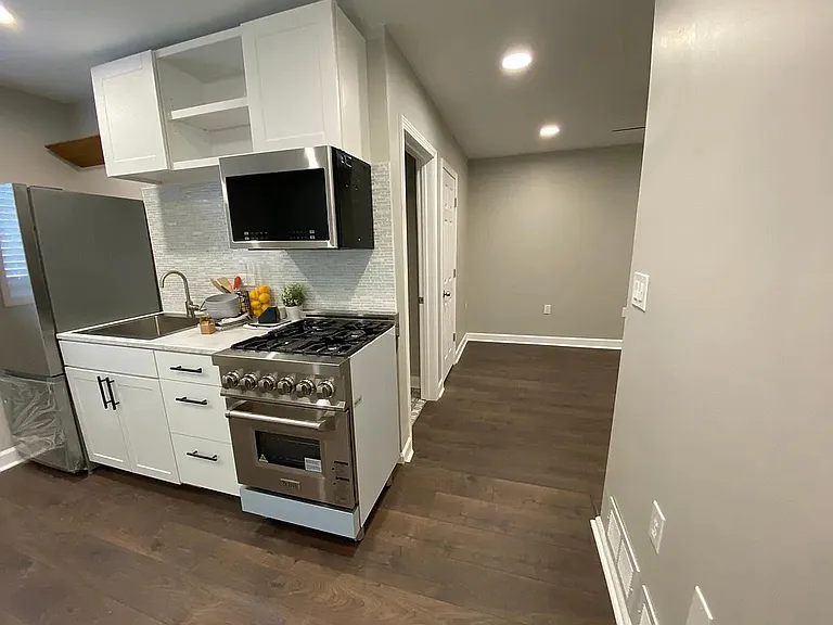 2745 W 38th St #1R — Photo 15