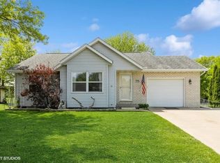 75 Bayberry Ln, North Liberty, IA 52317