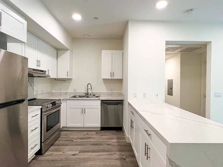 Ridgeway Apartments — Photo 15