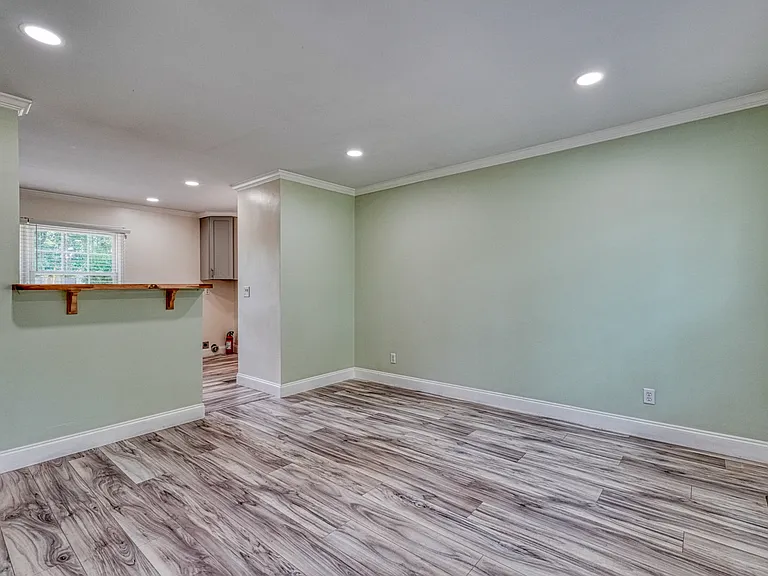 311 Pioneer Pl — Photo 3