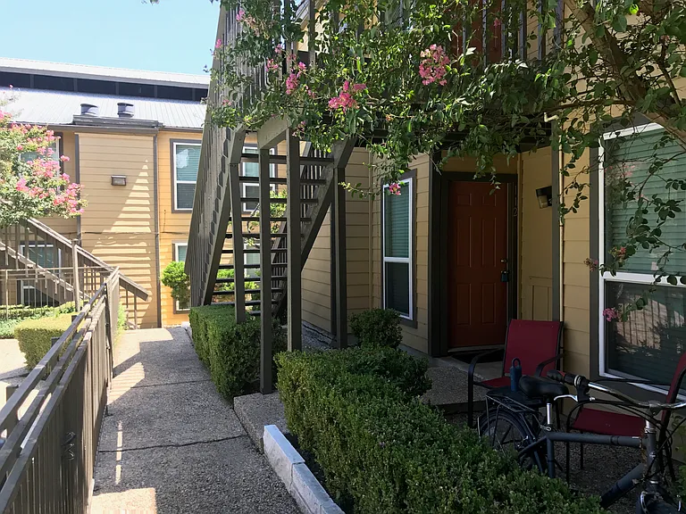 1000 W 26th St #106 — Photo 6