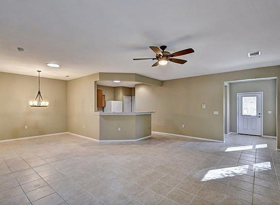 4th image of 150 Portsmouth Dr