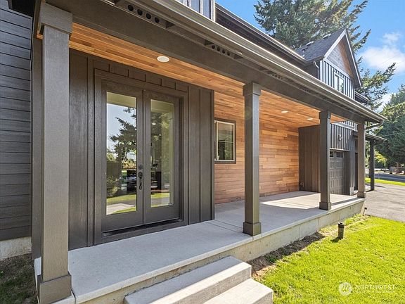 3rd image of 707 NE Grace Avenue