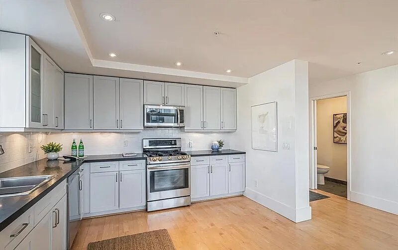 1 bed, 1.0 bath, 1137 sqft, $4,000 — Photo 3