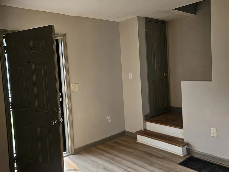 60 N Waverly St — Photo 3