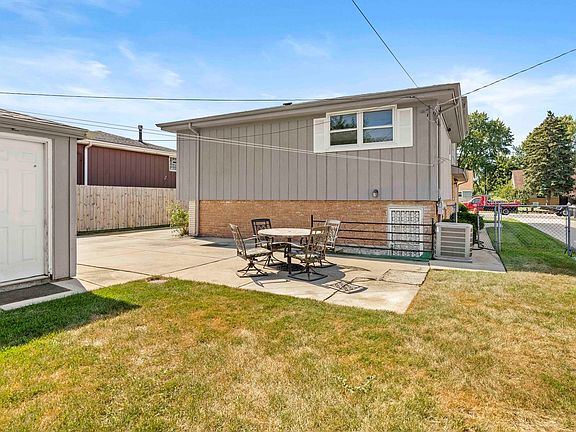 4th image of 8431 Melvina Ave