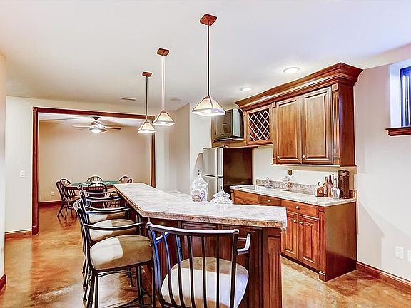2nd image of 520 Baywood Ct