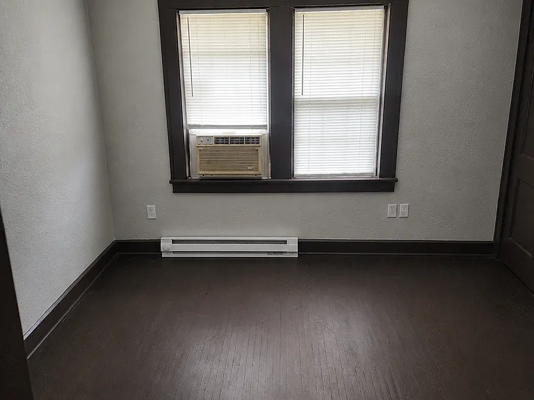 210 E 19th St #4 — Photo 4
