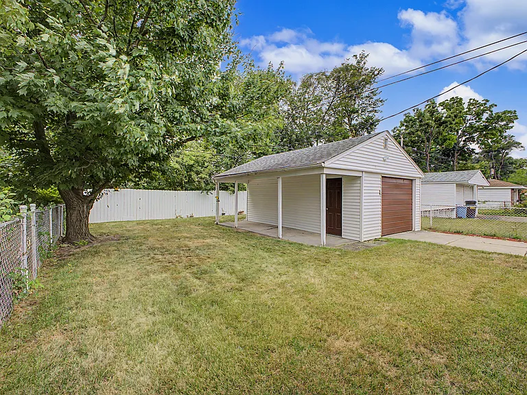 24315 Currier St — Photo 28