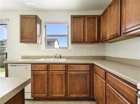 3rd image of 1717 Amistad Way