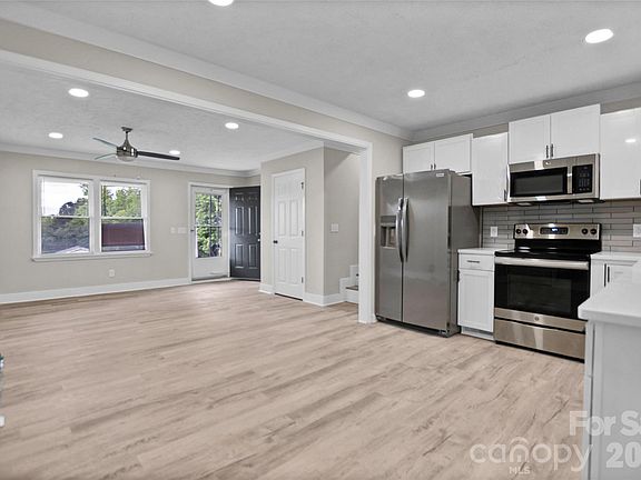 3rd image of 6957 Vintage Rd