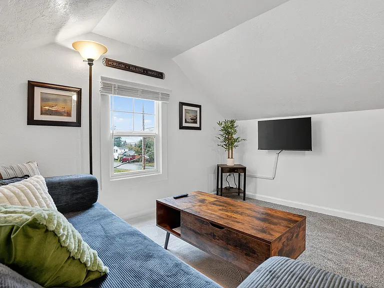 2615 Lancaster St — Photo 10