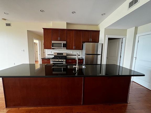 4th image of 601 N 2nd St APT 305