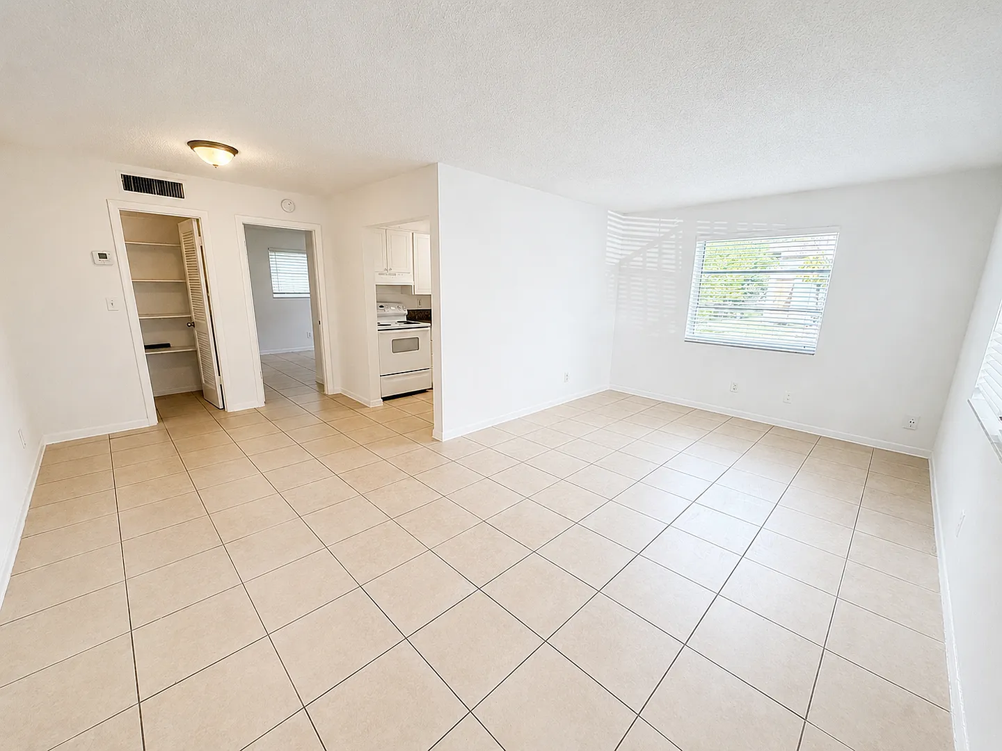 5991 SW 41 St — Photo 4