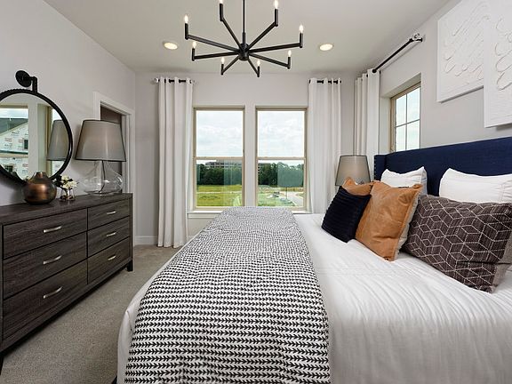 Sunlit Owner s Suite