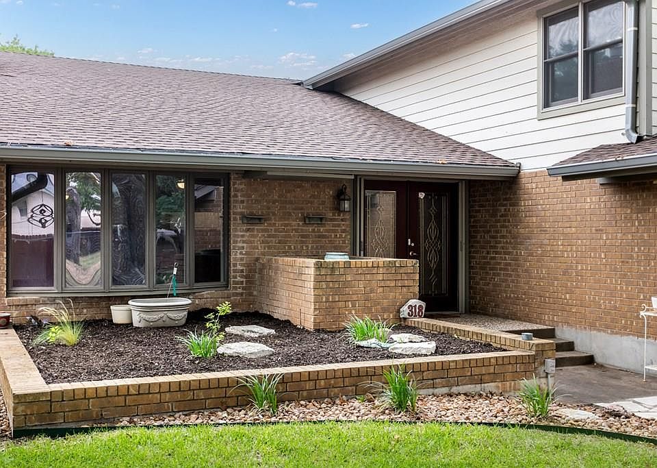 1st image of 318 Broadmoor Dr