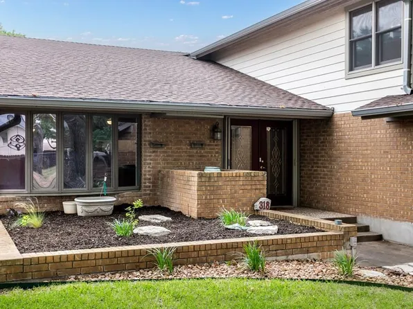 318 Broadmoor Dr, Fredericksburg, TX 78624