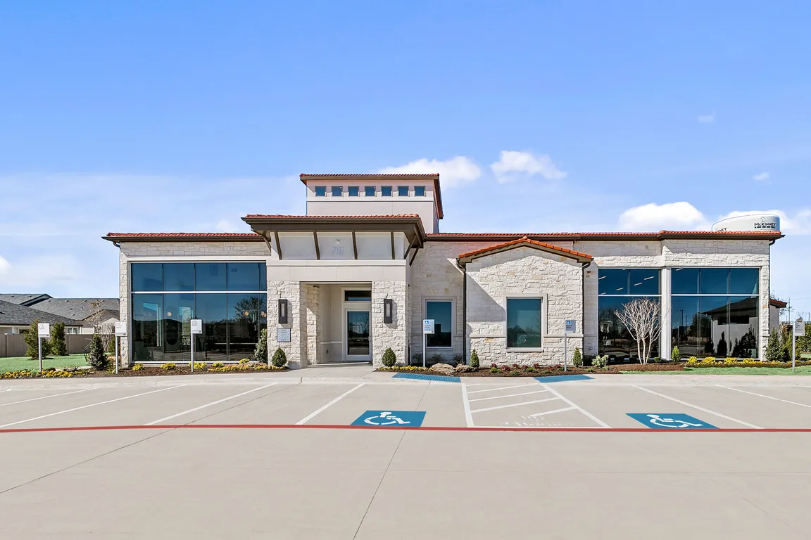 Clubhouse & Leasing Office