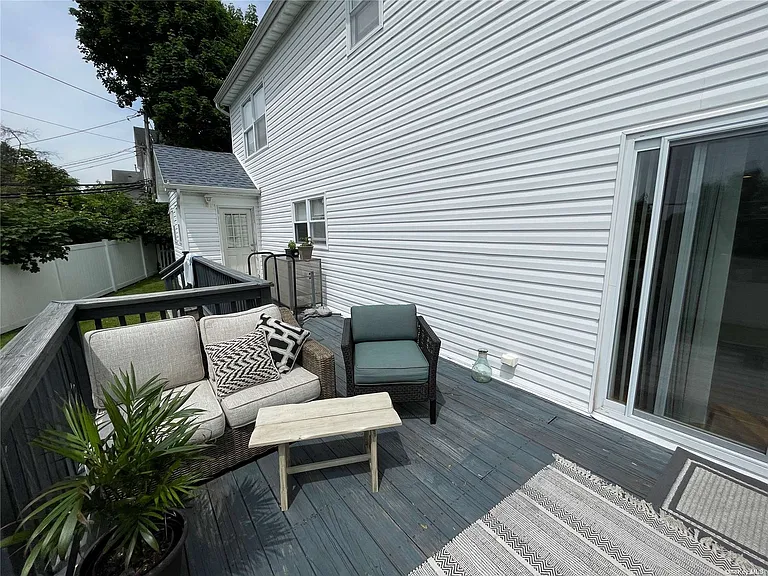 11 Charlotte Pl — Photo 33