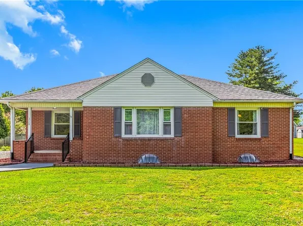 328 Belvue Dr, Mount Airy, NC 27030