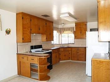 4th image of 823 N 18th St