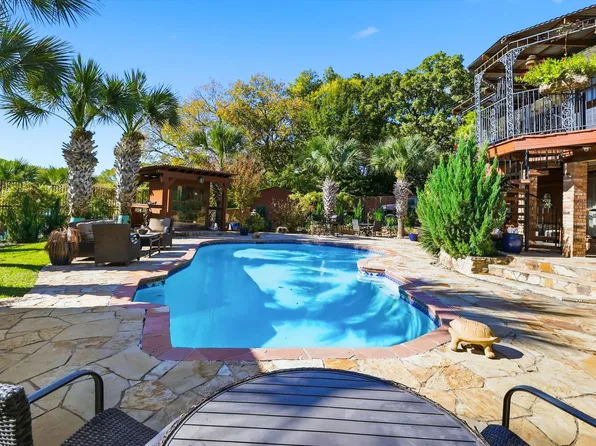 2910 Lakeshore Ct, Arlington, TX 76013