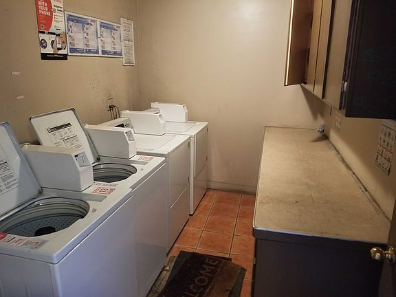 3rd image of 6039 Whitsett Ave APT 104