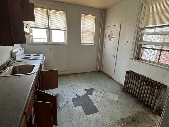 3rd image of 1727 S Edgewood St