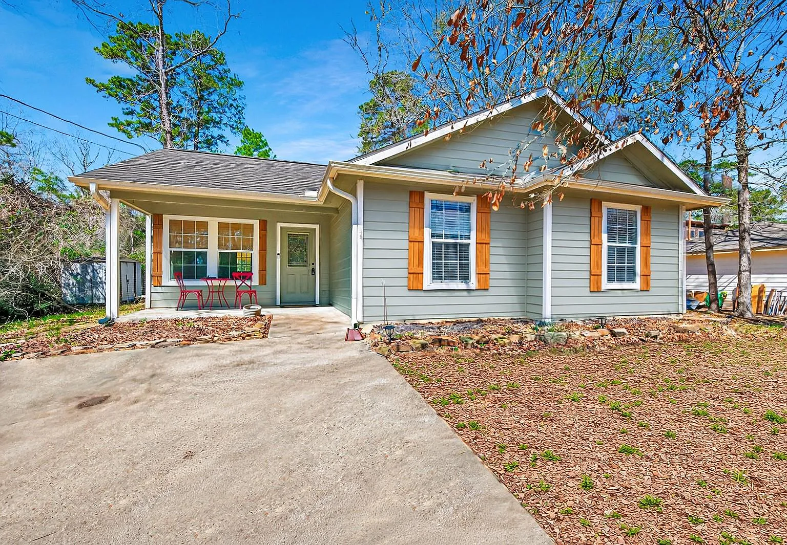 3 bed, 2.0 bath, 1040 sqft, $1,700 — Photo 3
