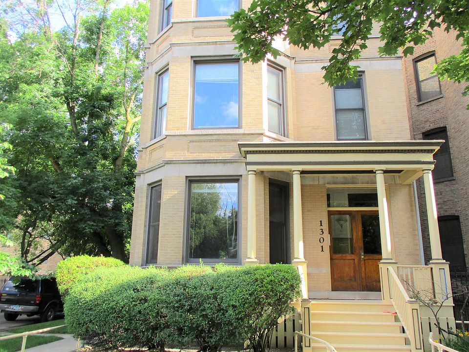 1st image of 3552 N Lakewood Ave Unit 3
