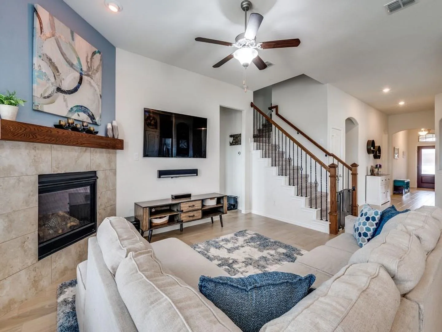 Spacious Living, Resort-Style Amenities & Room for Everyone in Copper Creek! — Photo 4